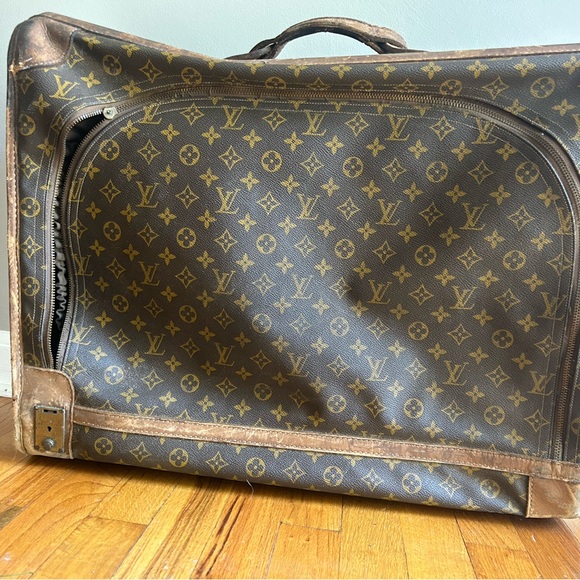 Louis Vuitton Vintage Luggage *Initials N.L.S.* 23x19x8 Saks Fifth Ave Tag - Picture 3 of 17